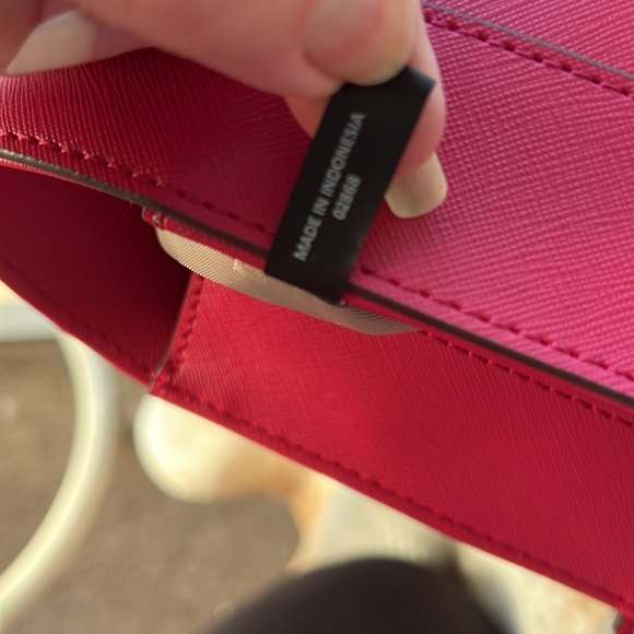 DONNA KARAN NY WAVERLY HUGE ZIP TOTE - Picture 10 of 11